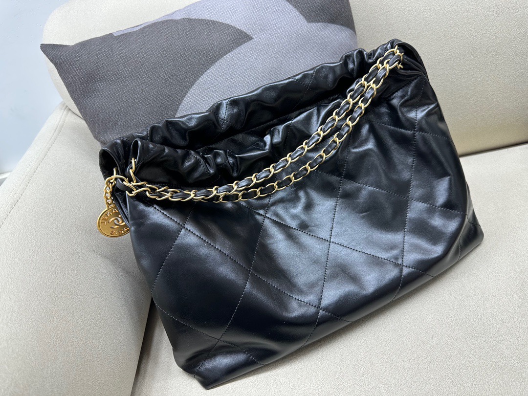 CHANEL 22 HANDBAG