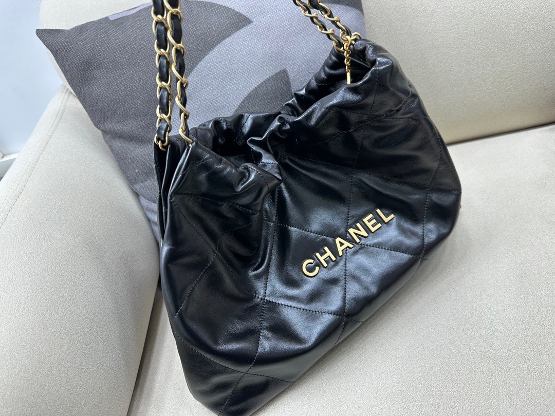 CHANEL 22 HANDBAG