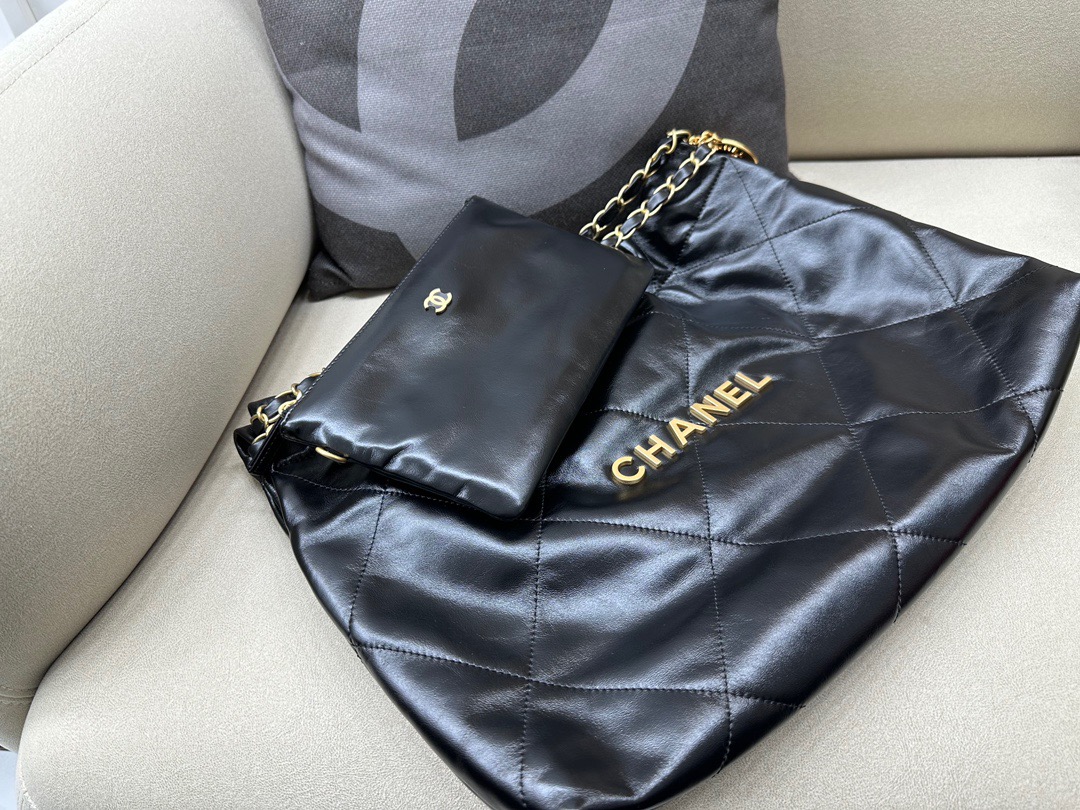 CHANEL 22 HANDBAG