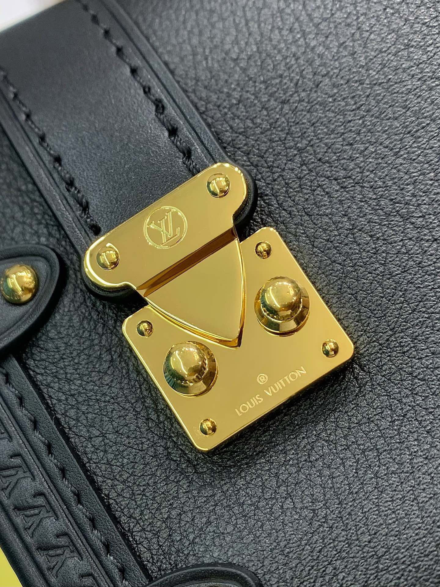 LOUIS VUITTON Side Trunk PM M23817