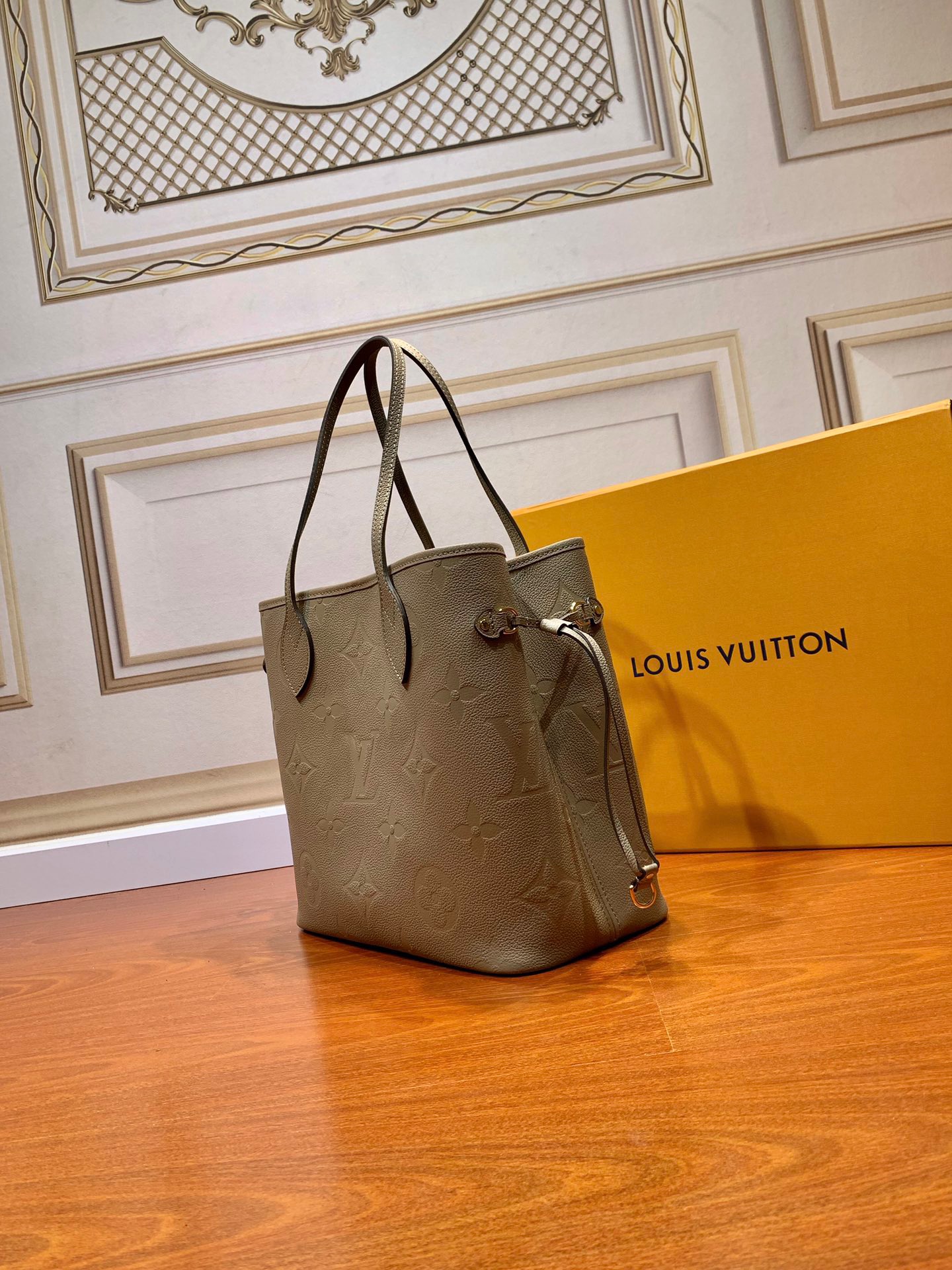 LOUIS VUITTON Neverfull MM Tote Bag M45686