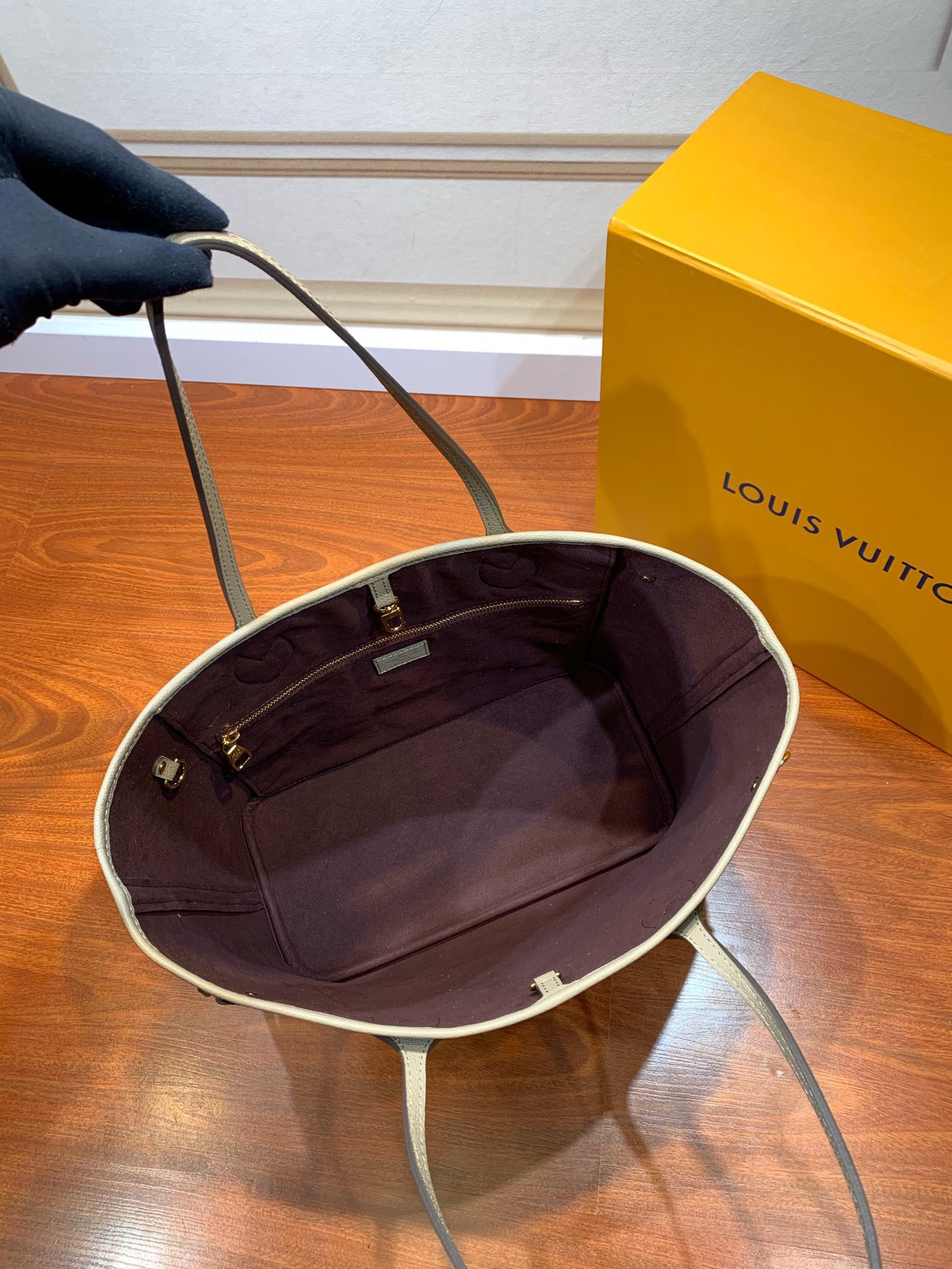 LOUIS VUITTON Neverfull MM Tote Bag M45686