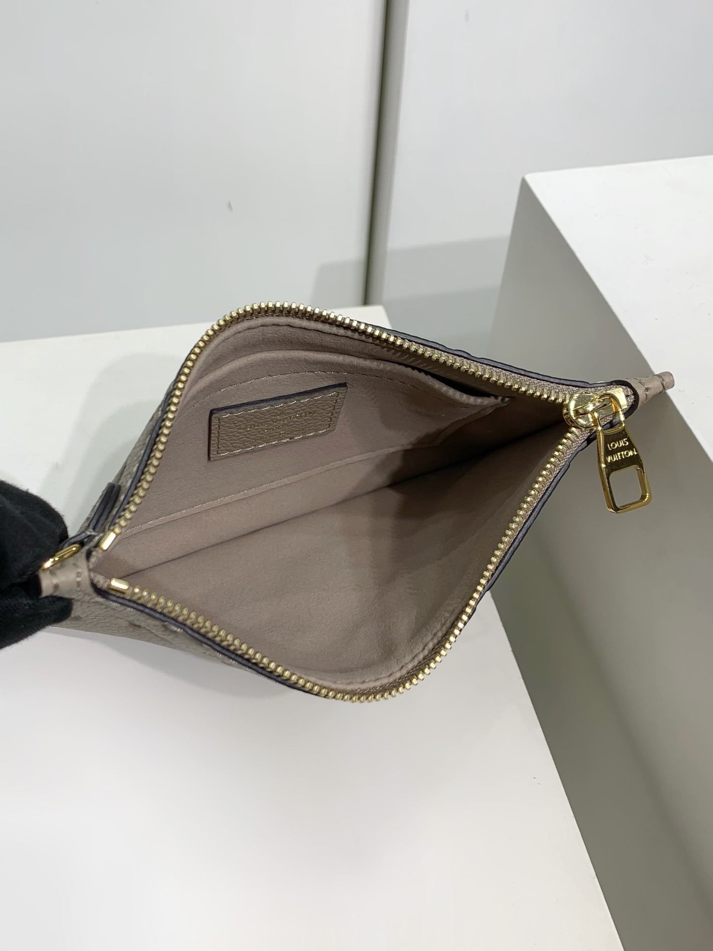 LOUIS VUITTON Loop Hobo Bag M46738