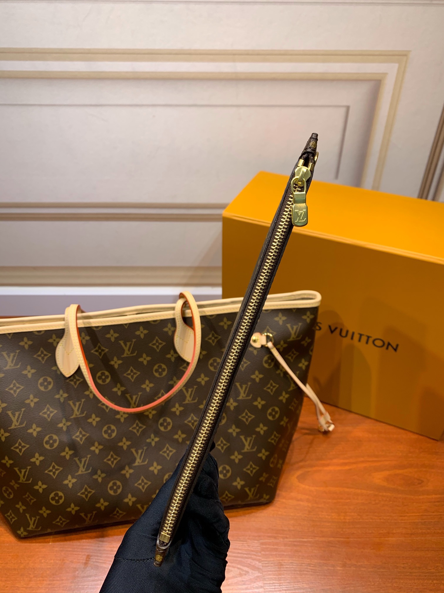 LOUIS VUITTON Neverfull GM Tote Bag M46978