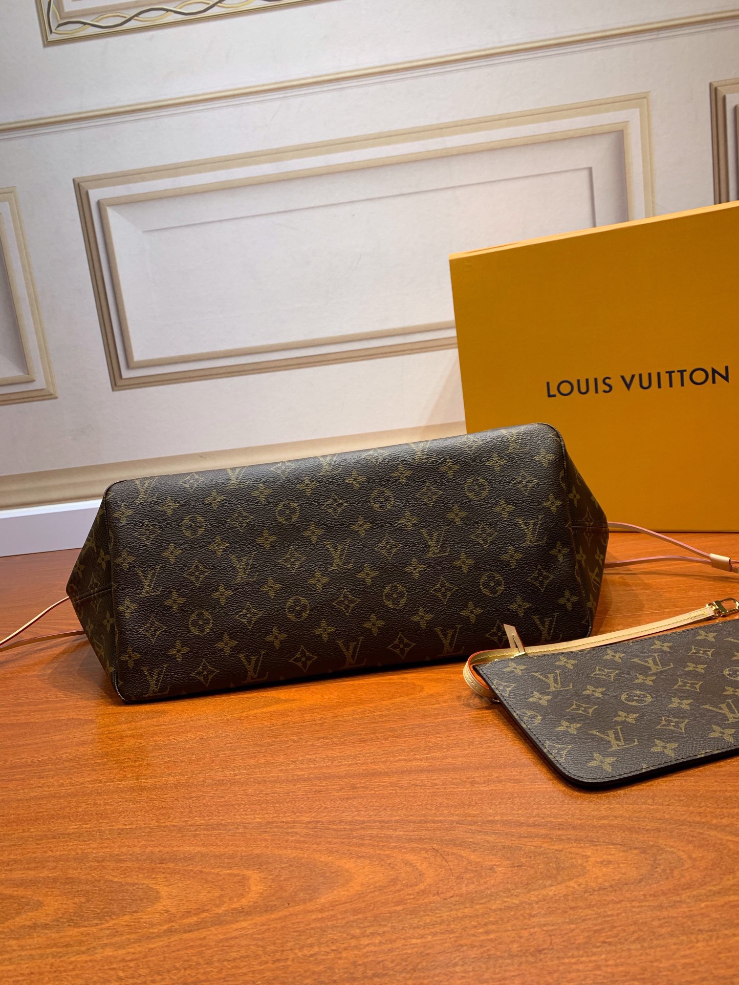 LOUIS VUITTON Neverfull GM Tote Bag M46978