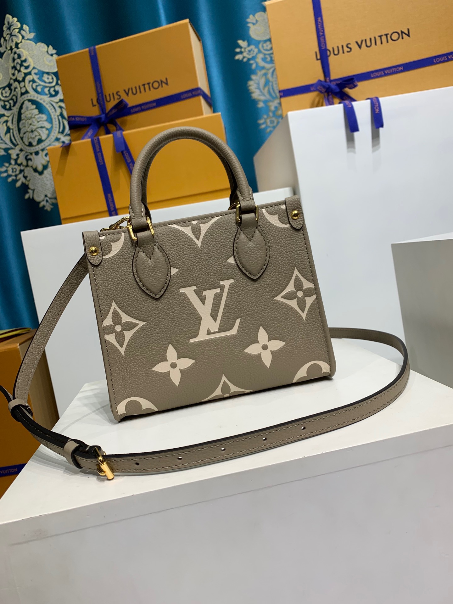 LOUIS VUITTON M47054 OnTheGo BB Bag