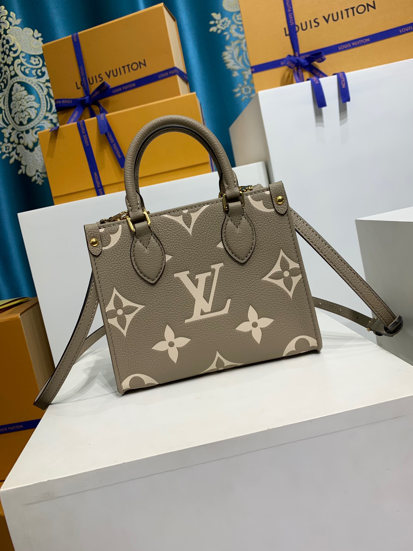 LOUIS VUITTON M47054 OnTheGo BB Bag