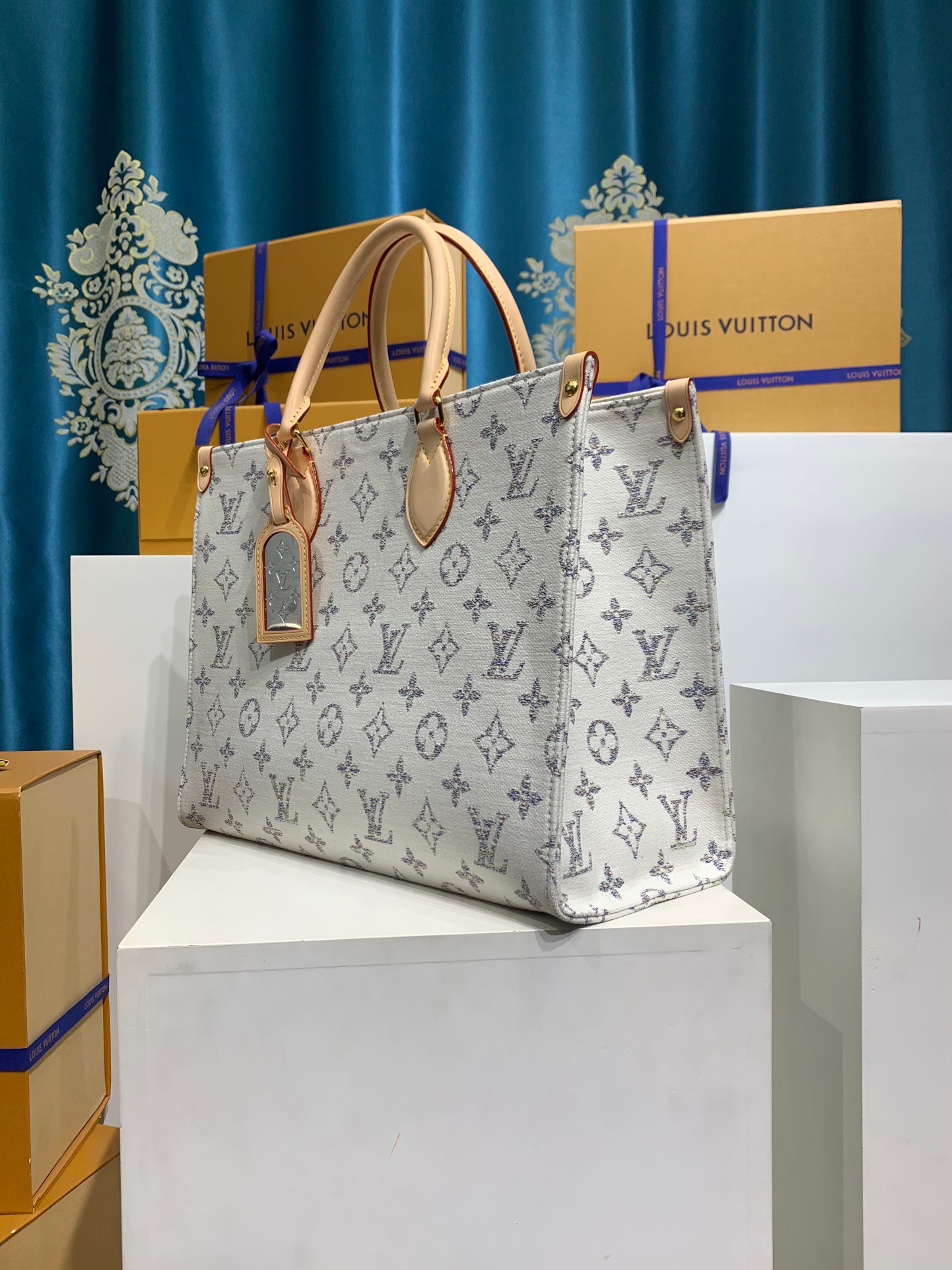 LOUIS VUITTON OnTheGo MM Tote Bag M24708