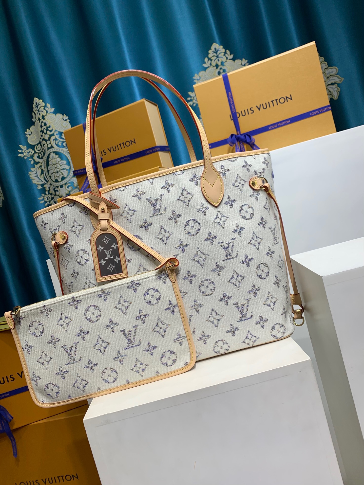 LOUIS VUITTON Neverfull MM Bag M24905