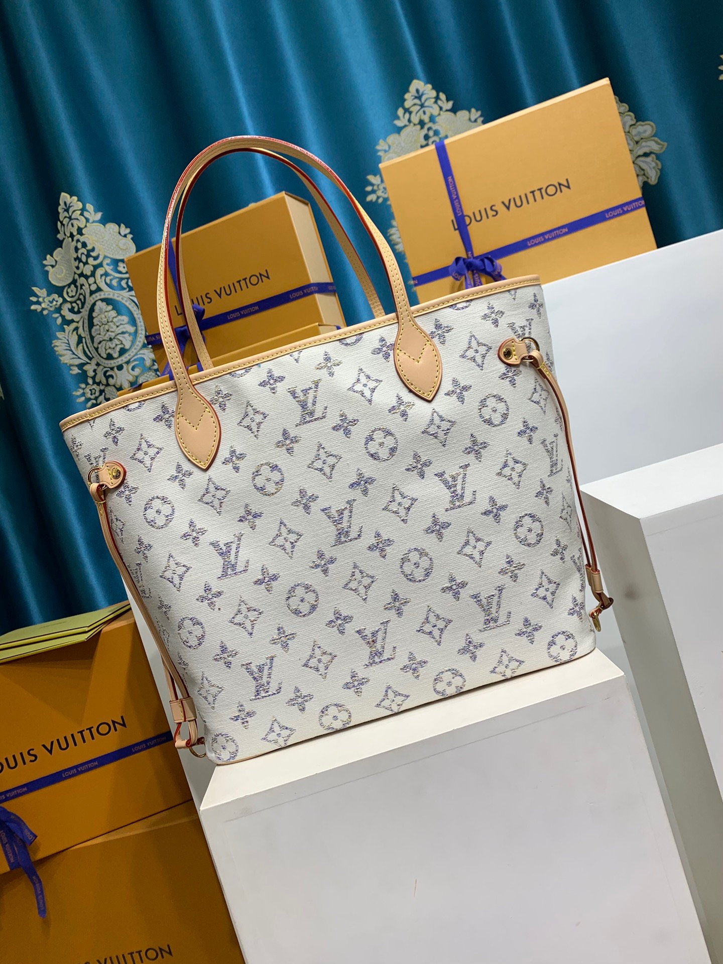 LOUIS VUITTON Neverfull MM Bag M24905