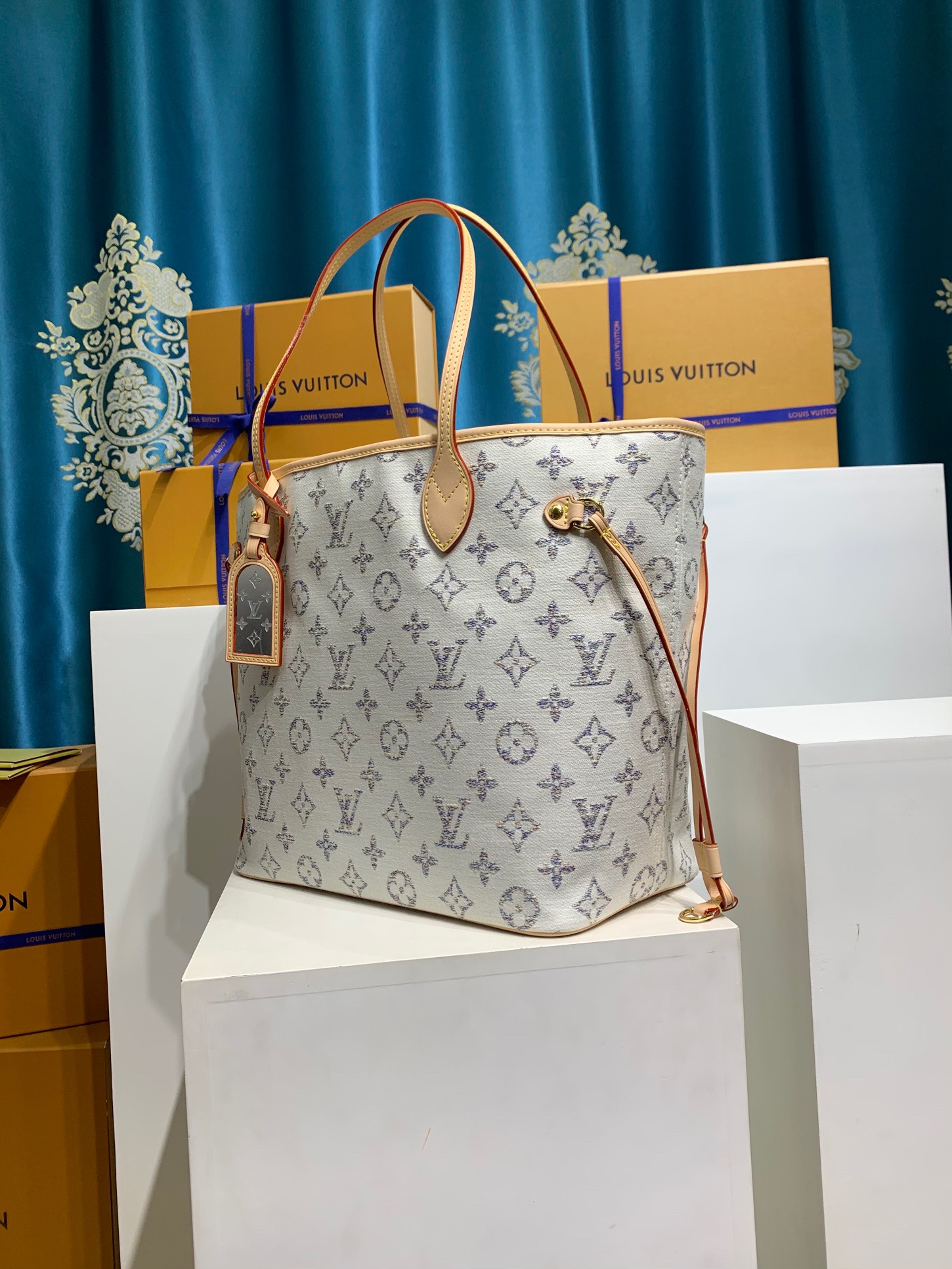 LOUIS VUITTON Neverfull MM Bag M24905