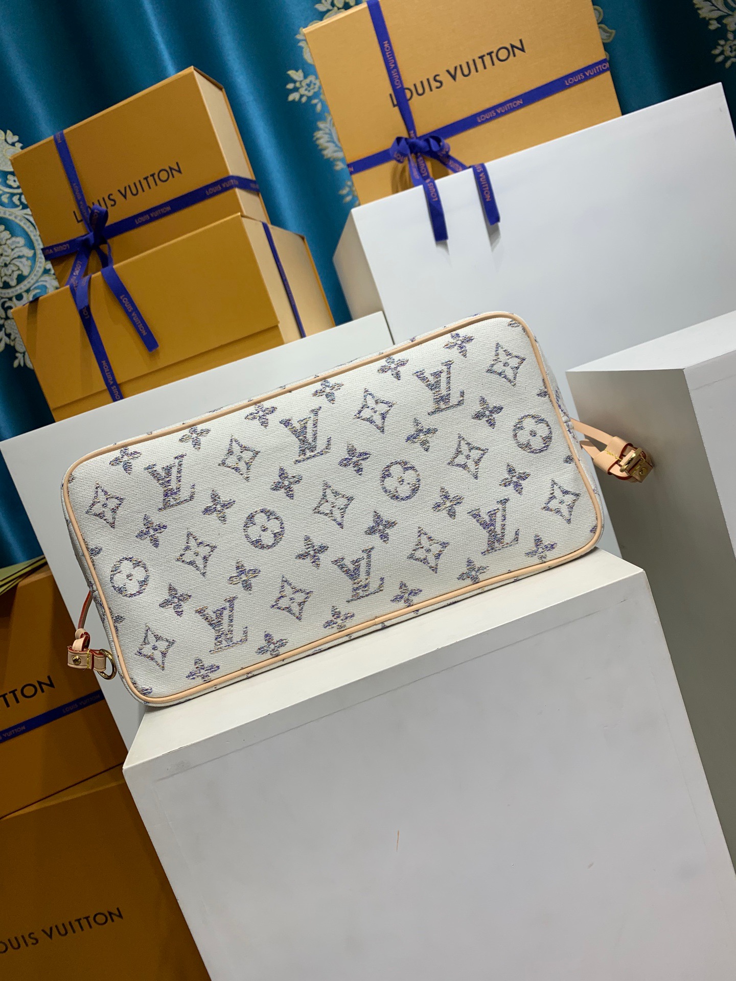 LOUIS VUITTON Neverfull MM Bag M24905