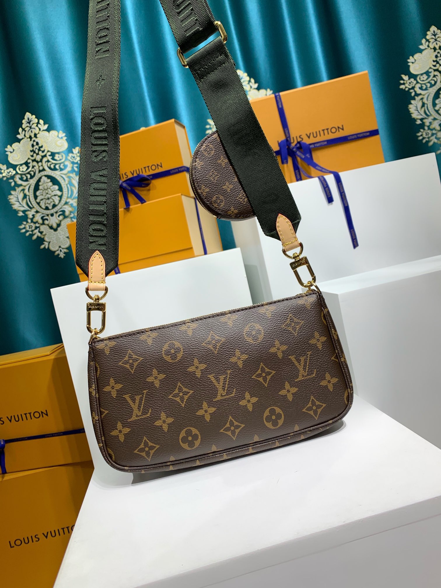 LOUIS VUITTON MULTI POCHETTE ACCESSORIES M44813