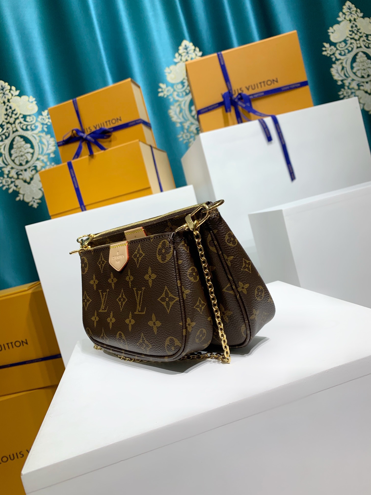 LOUIS VUITTON MULTI POCHETTE ACCESSORIES M44813