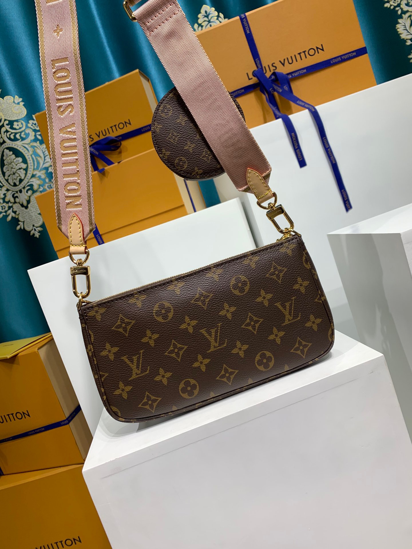 LOUIS VUITTON MULTI POCHETTE ACCESSORIES M44840