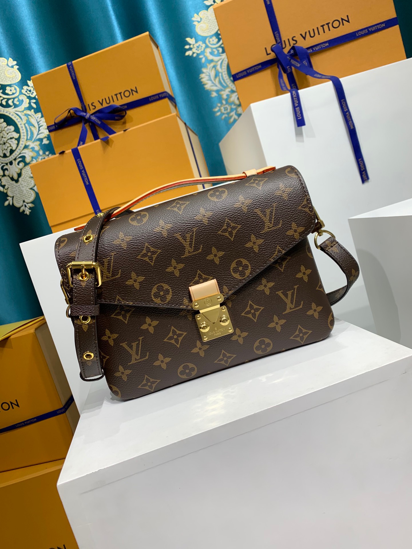 LOUIS VUITTON POCHETTE METIS M44875