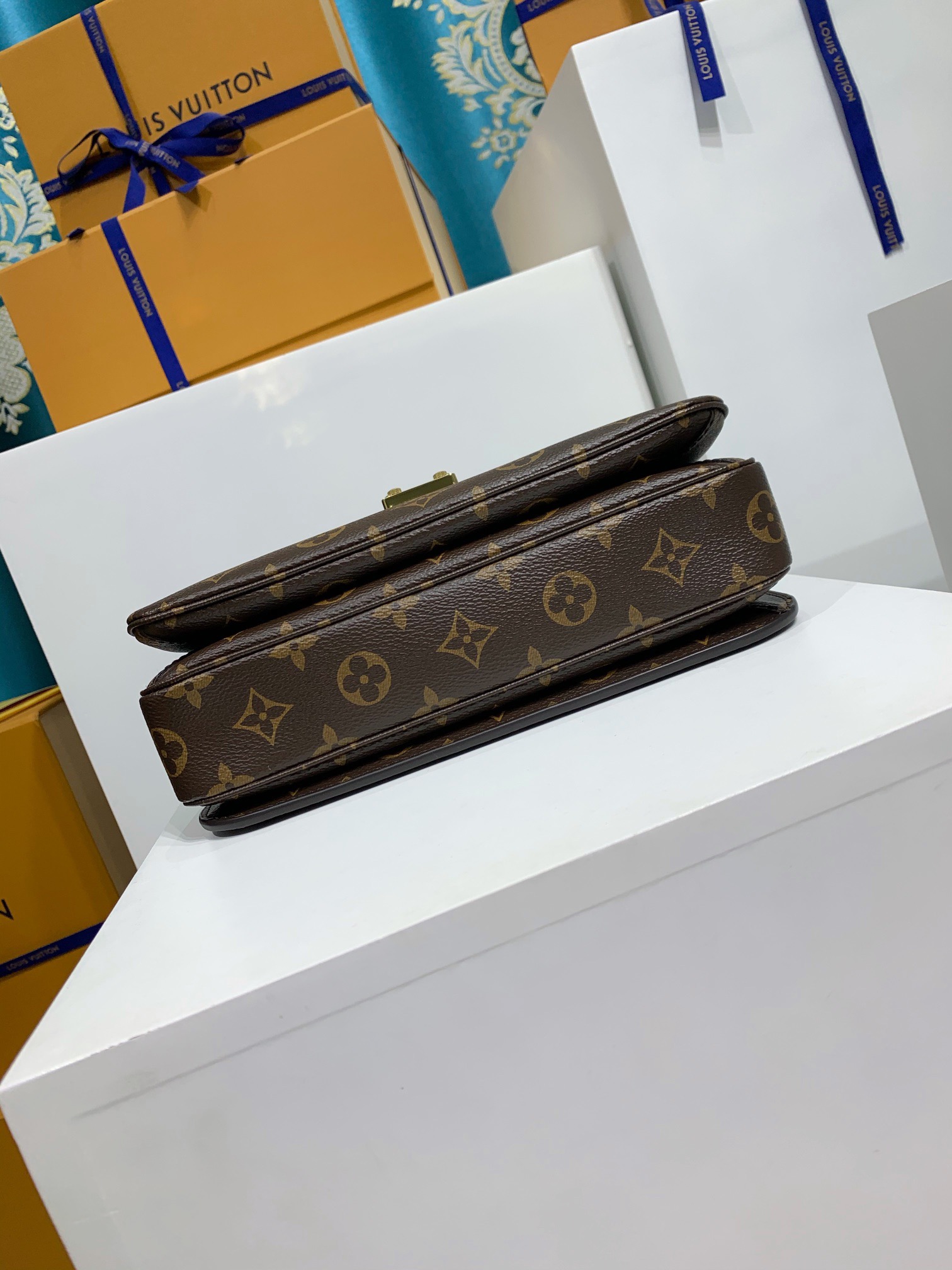 LOUIS VUITTON POCHETTE METIS M44875