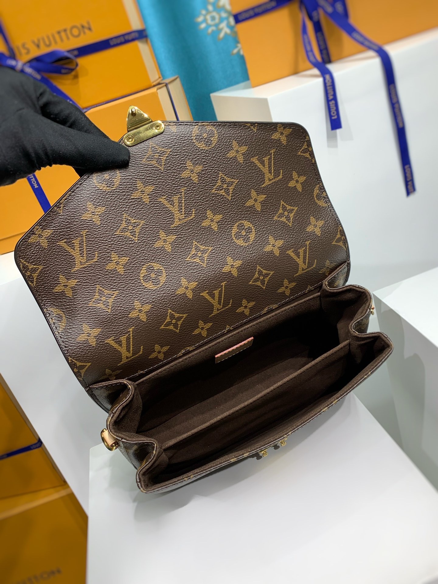 LOUIS VUITTON POCHETTE METIS M44875