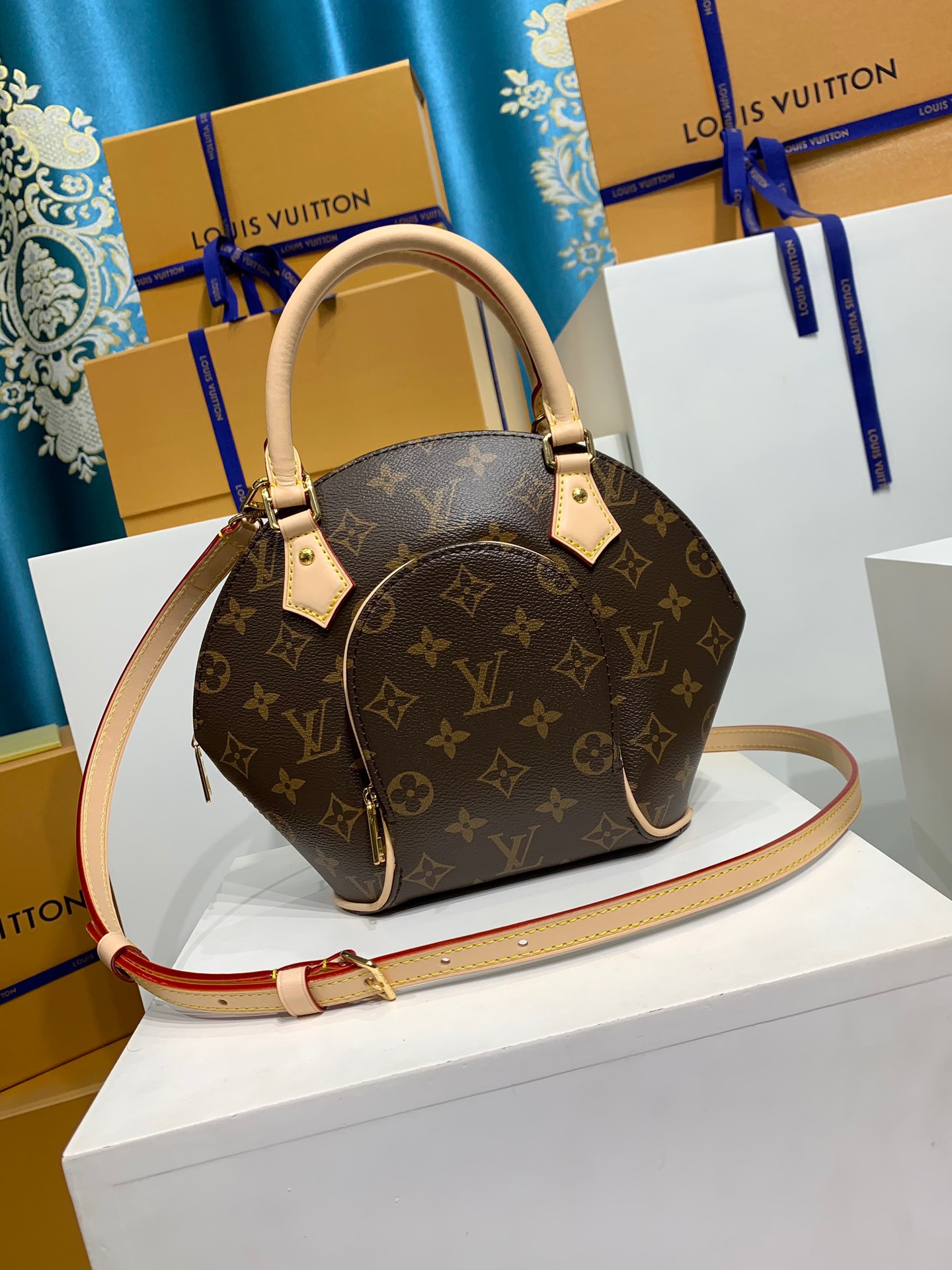 LOUIS VUITTON Ellipse PM M46196