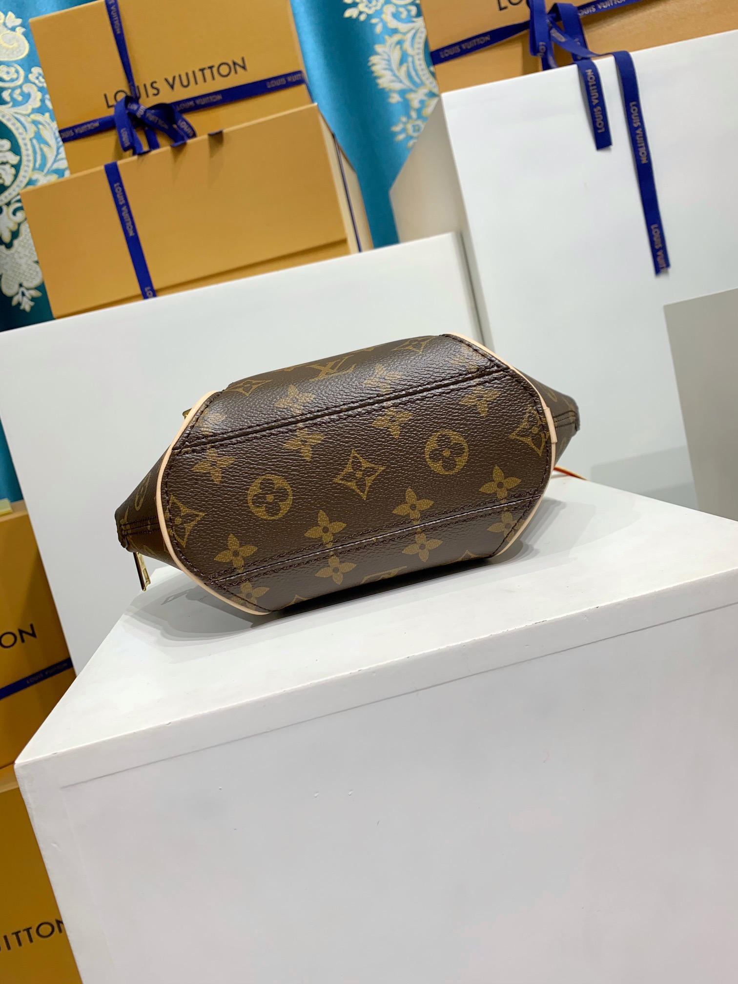 LOUIS VUITTON Ellipse PM M46196