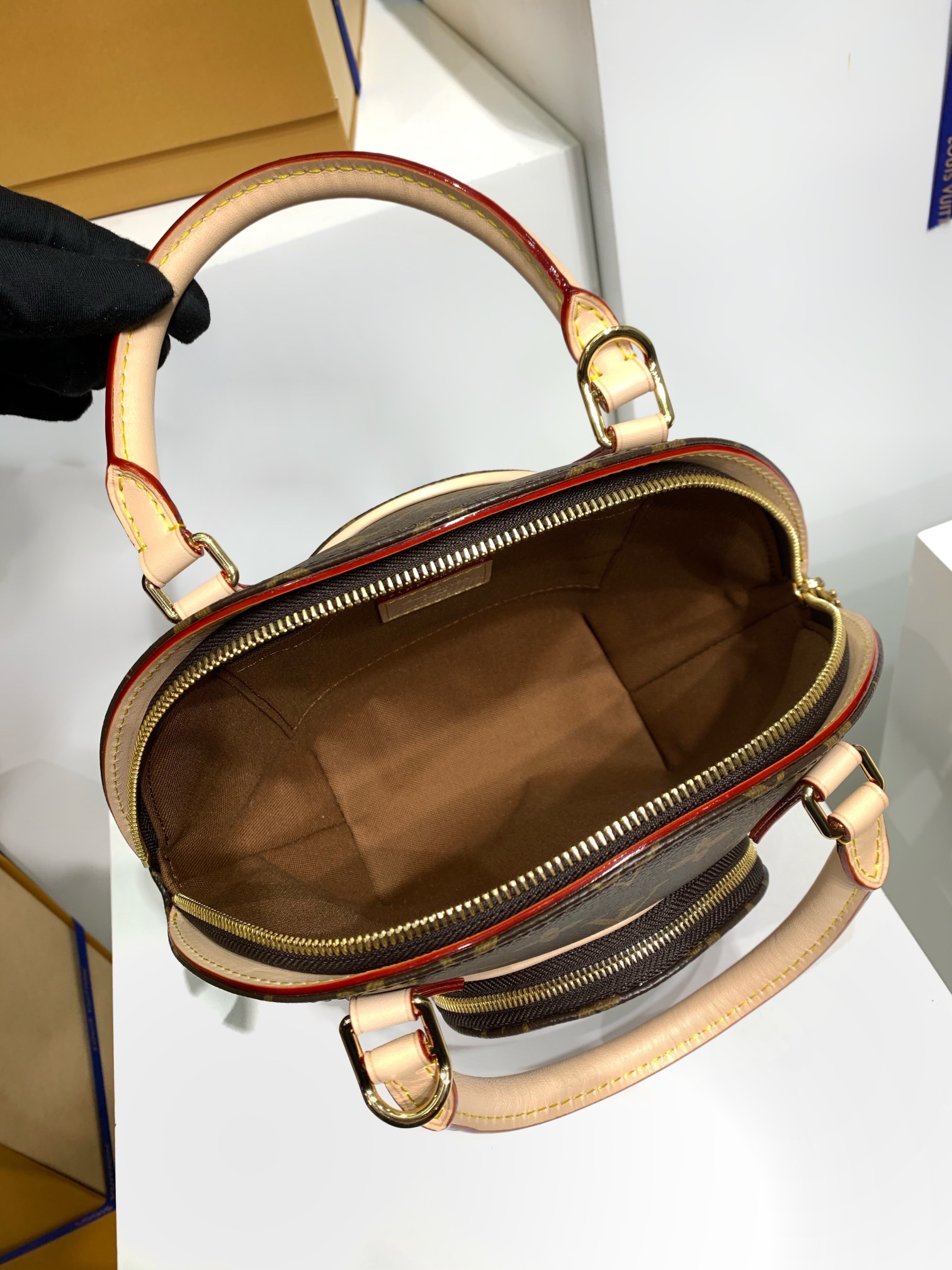 LOUIS VUITTON Ellipse PM M46196