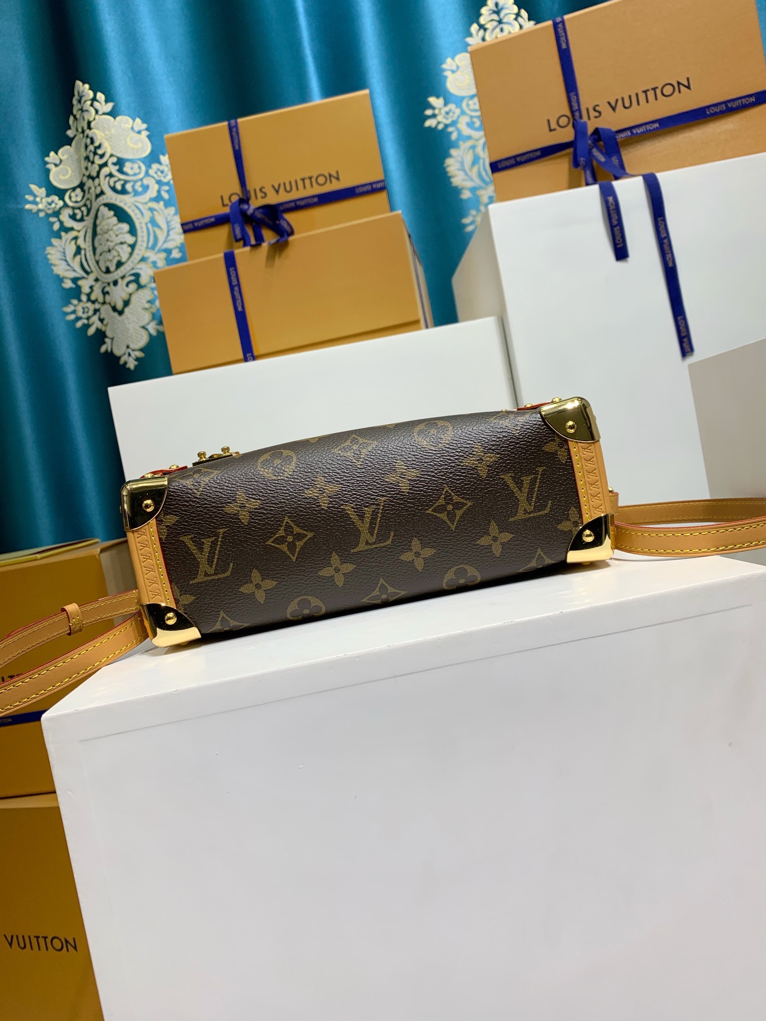 LOUIS VUITTON M46358 Side Trunk MM