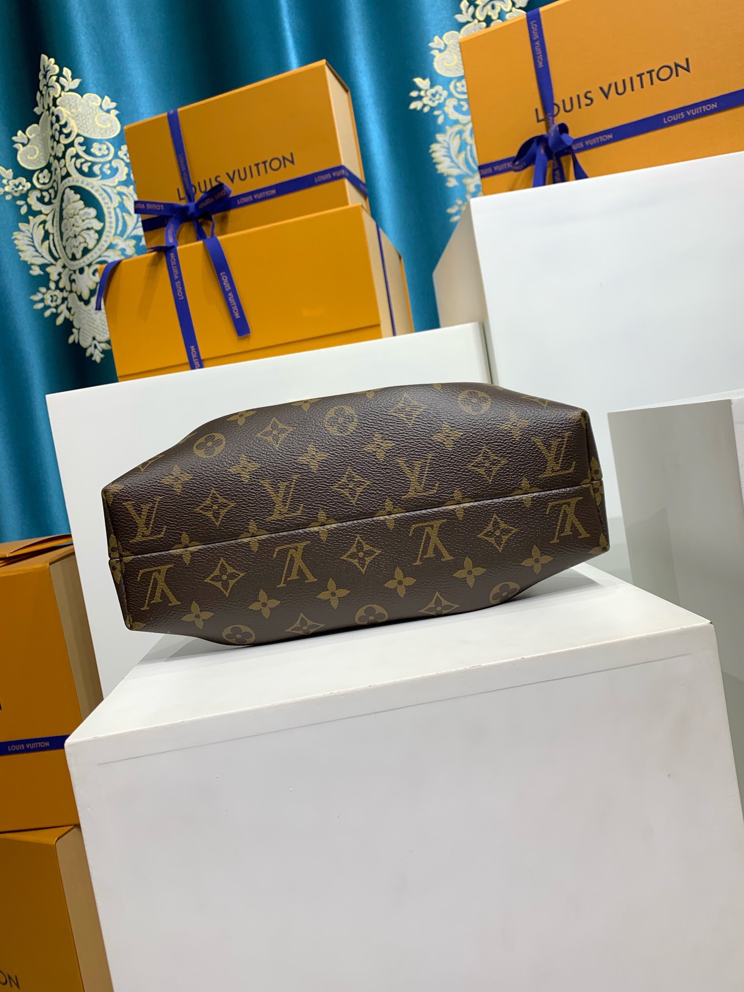 LOUIS VUITTON Monogram Clutch M46544