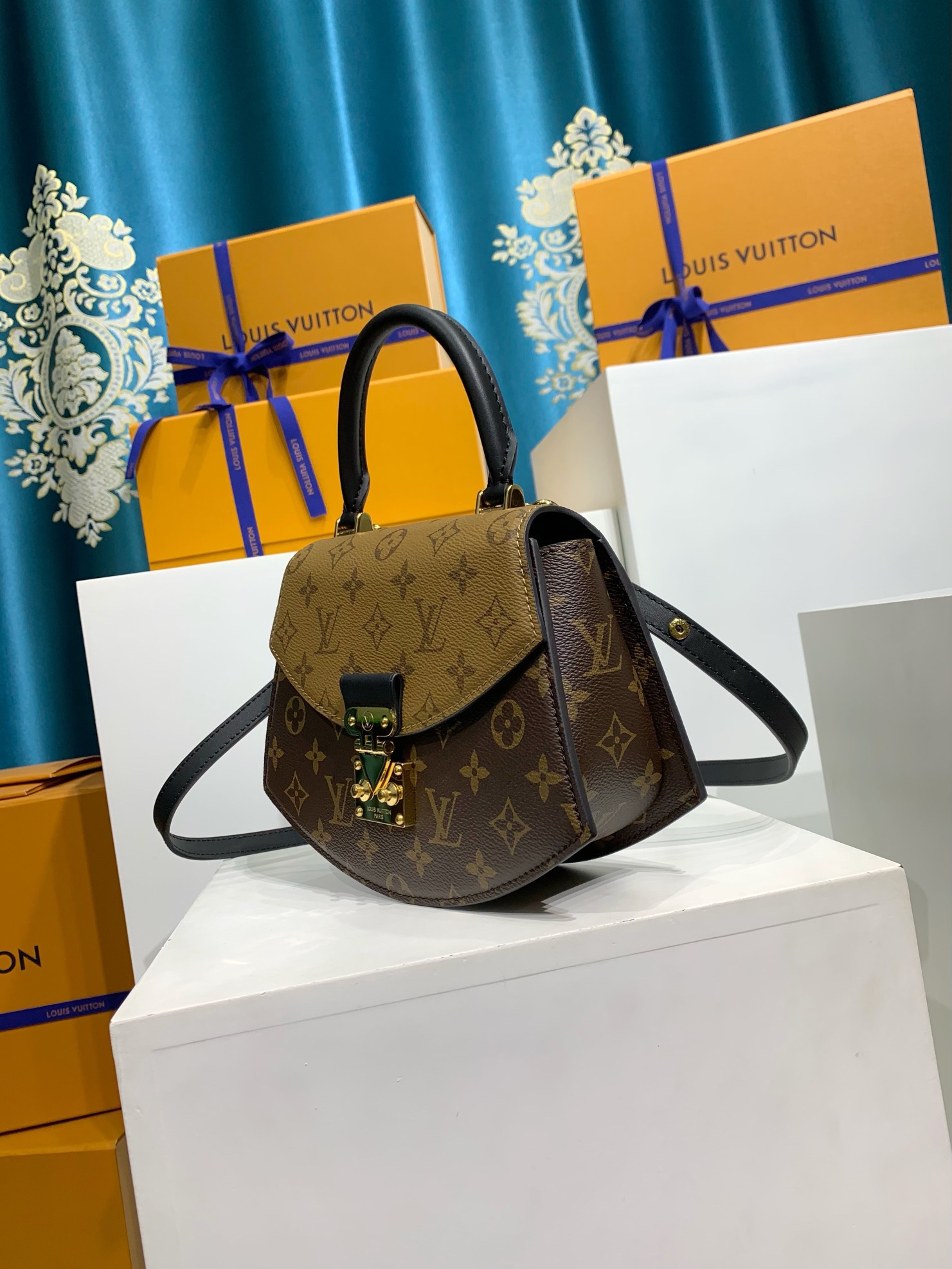 LOUIS VUITTON Tilsitt Monogram M46548