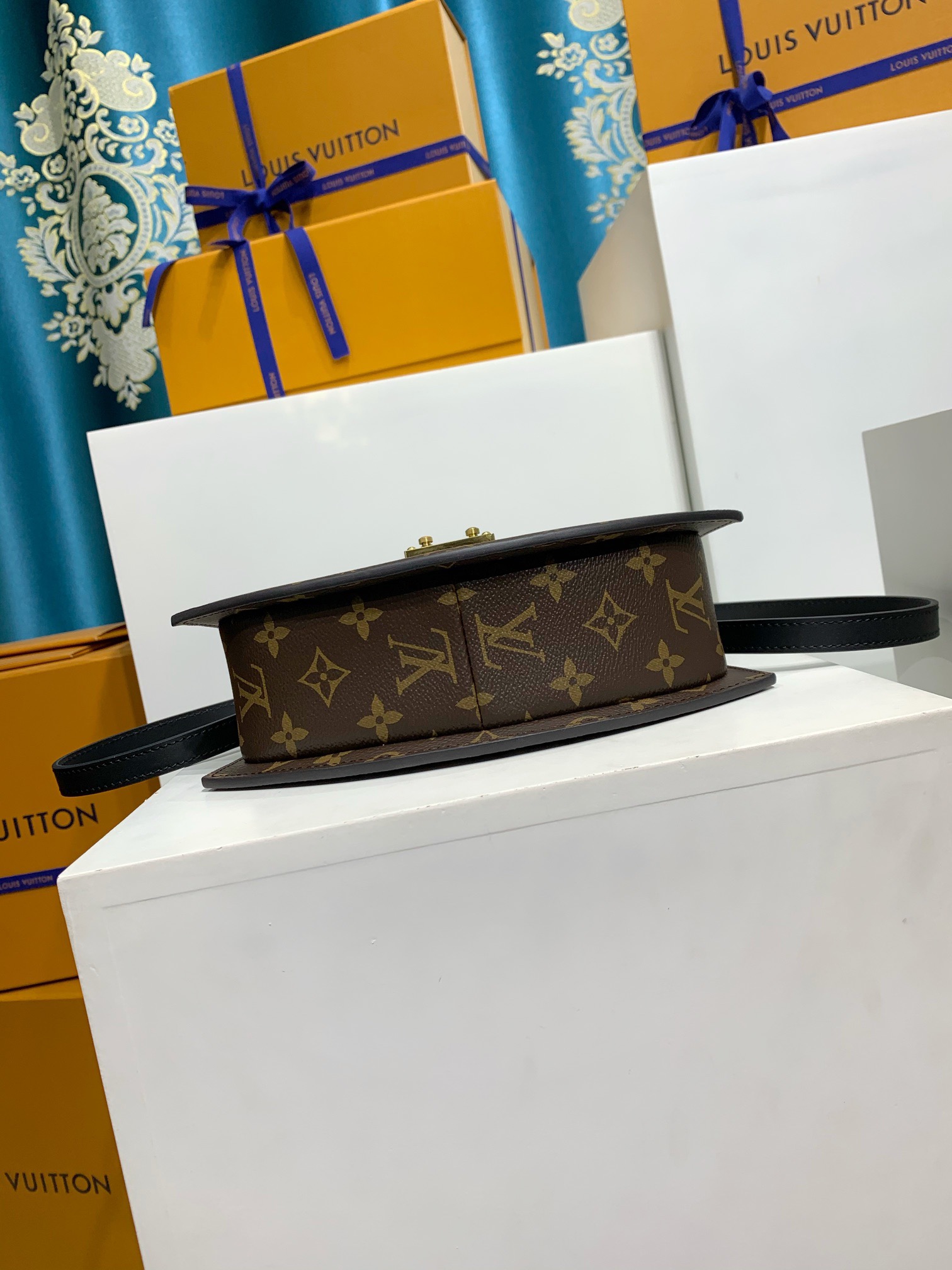 LOUIS VUITTON Tilsitt Monogram M46548