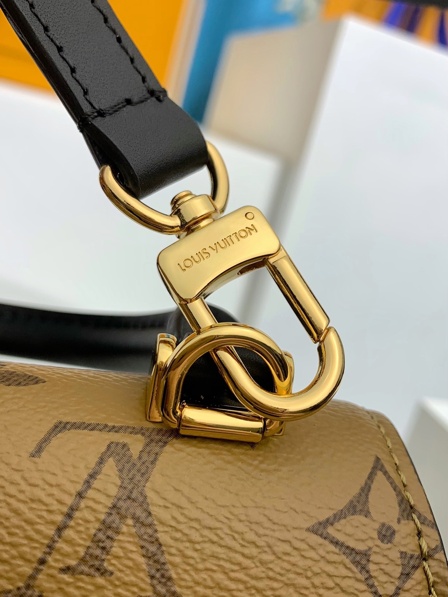 LOUIS VUITTON Tilsitt Monogram M46548