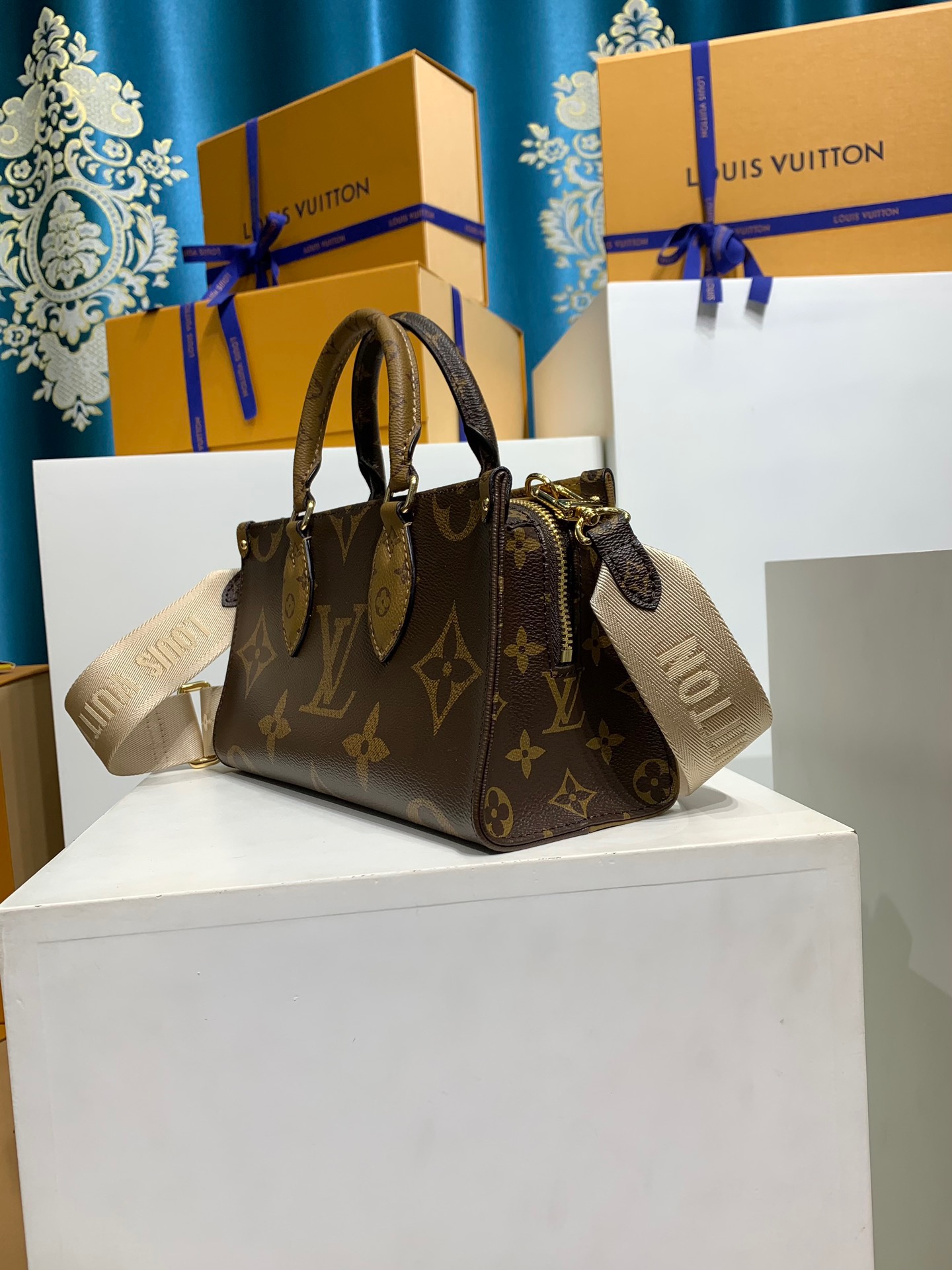 LOUIS VUITTON OnTheGo East West Tote Bag M46653