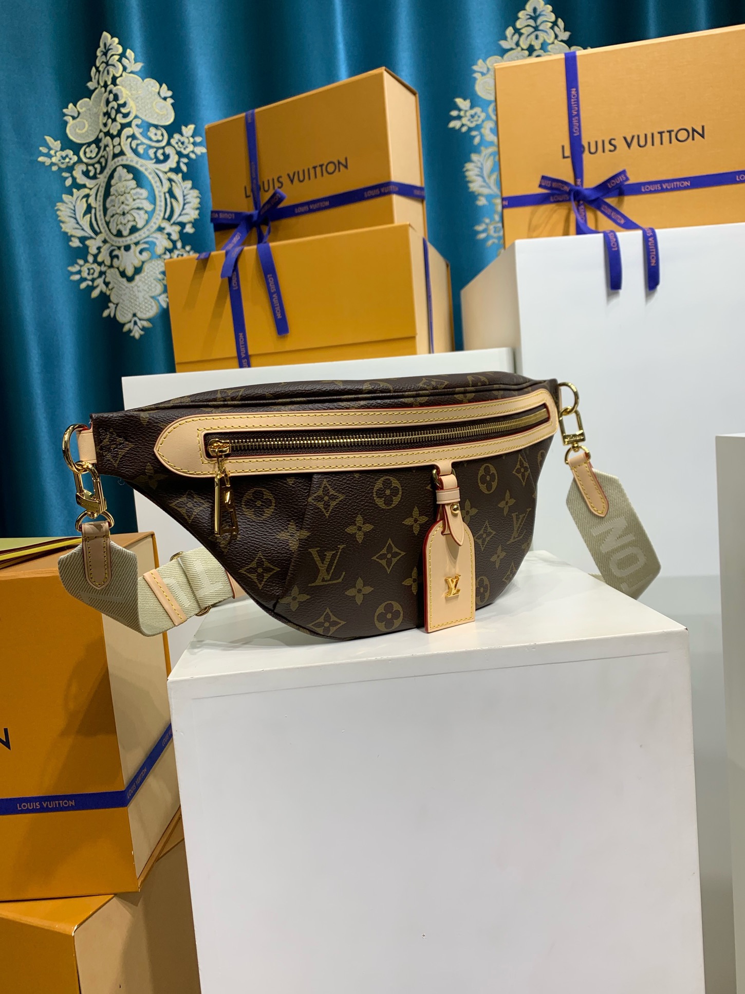 LOUIS VUITTON M46784 High Rise Bumbag