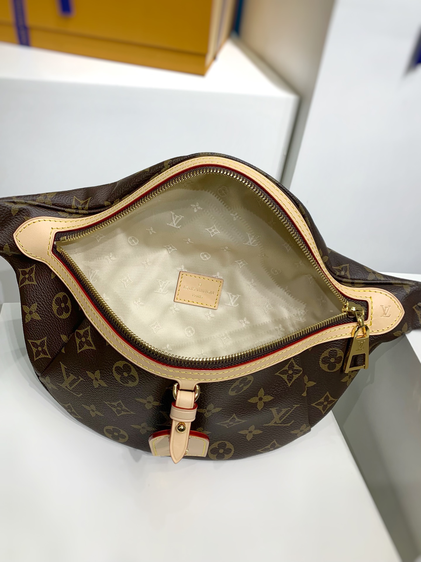 LOUIS VUITTON M46784 High Rise Bumbag