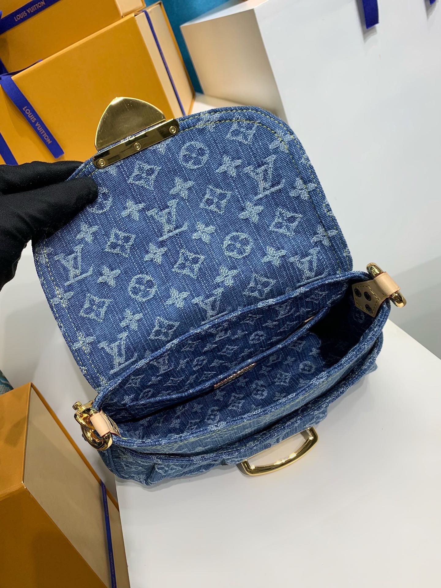 LOUIS VUITTON M46829 Sunset Bag