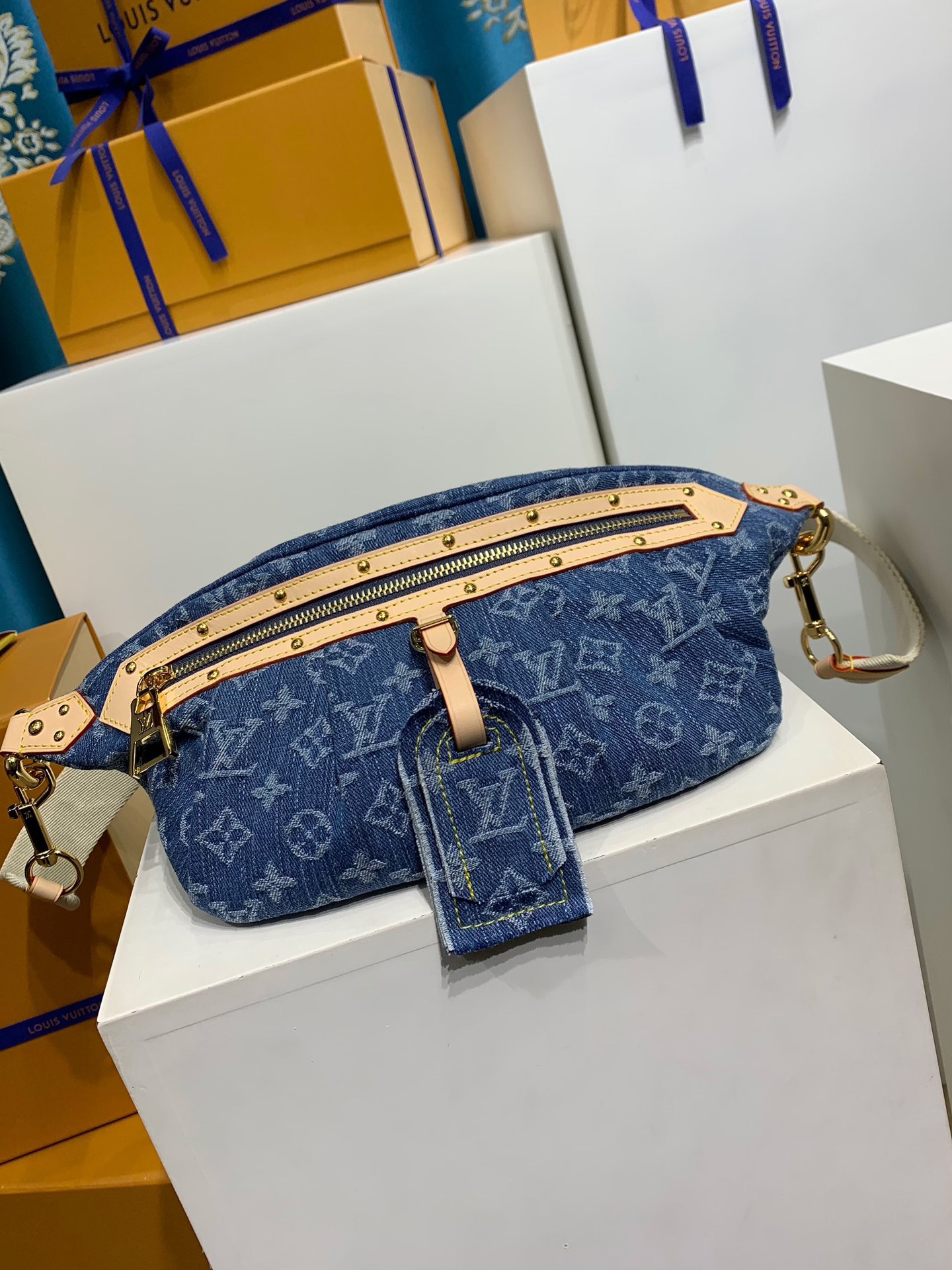 LOUIS VUITTON M46837 High Rise Bumbag