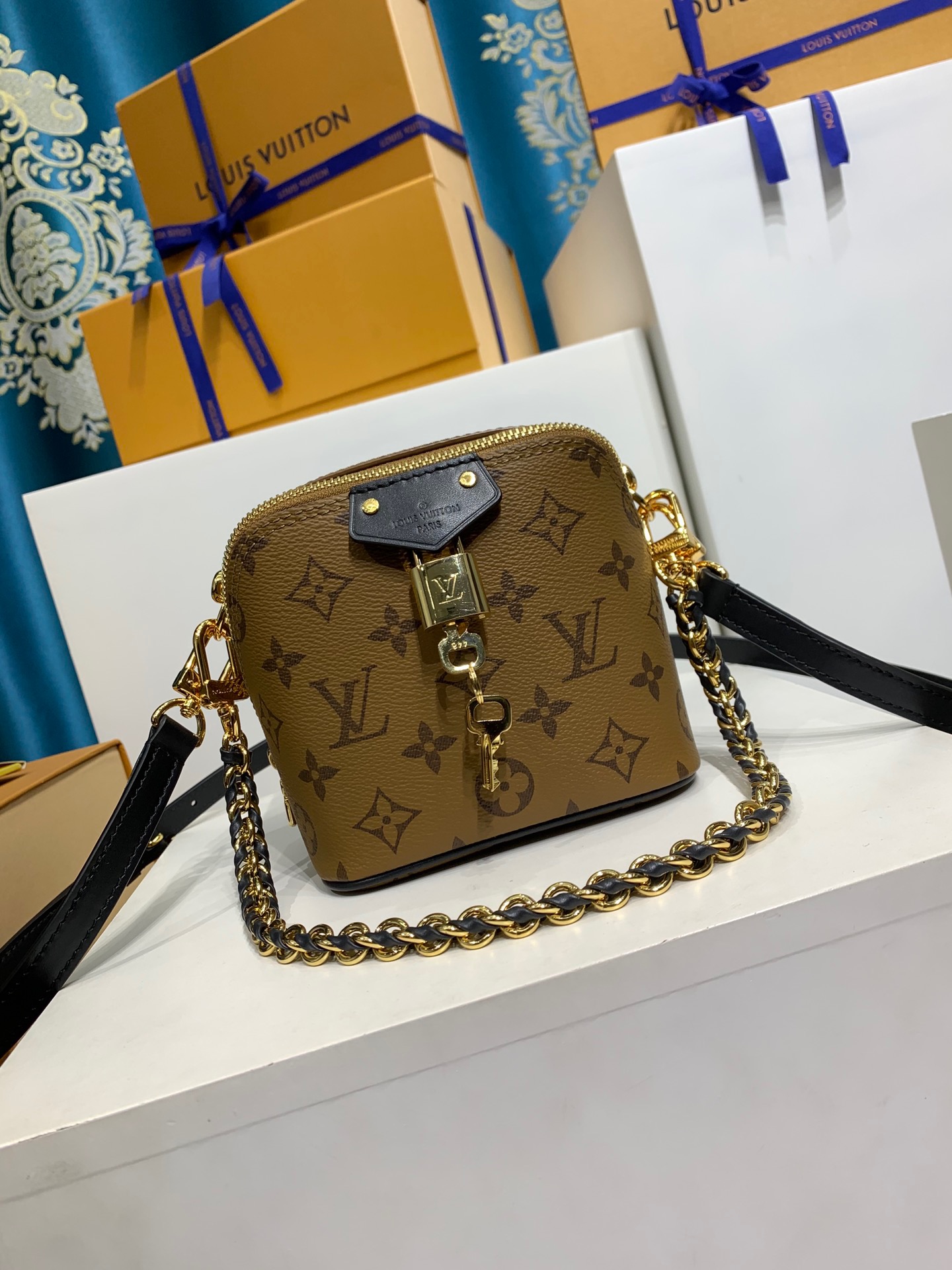 LOUIS VUITTON JUST IN CASE M47162