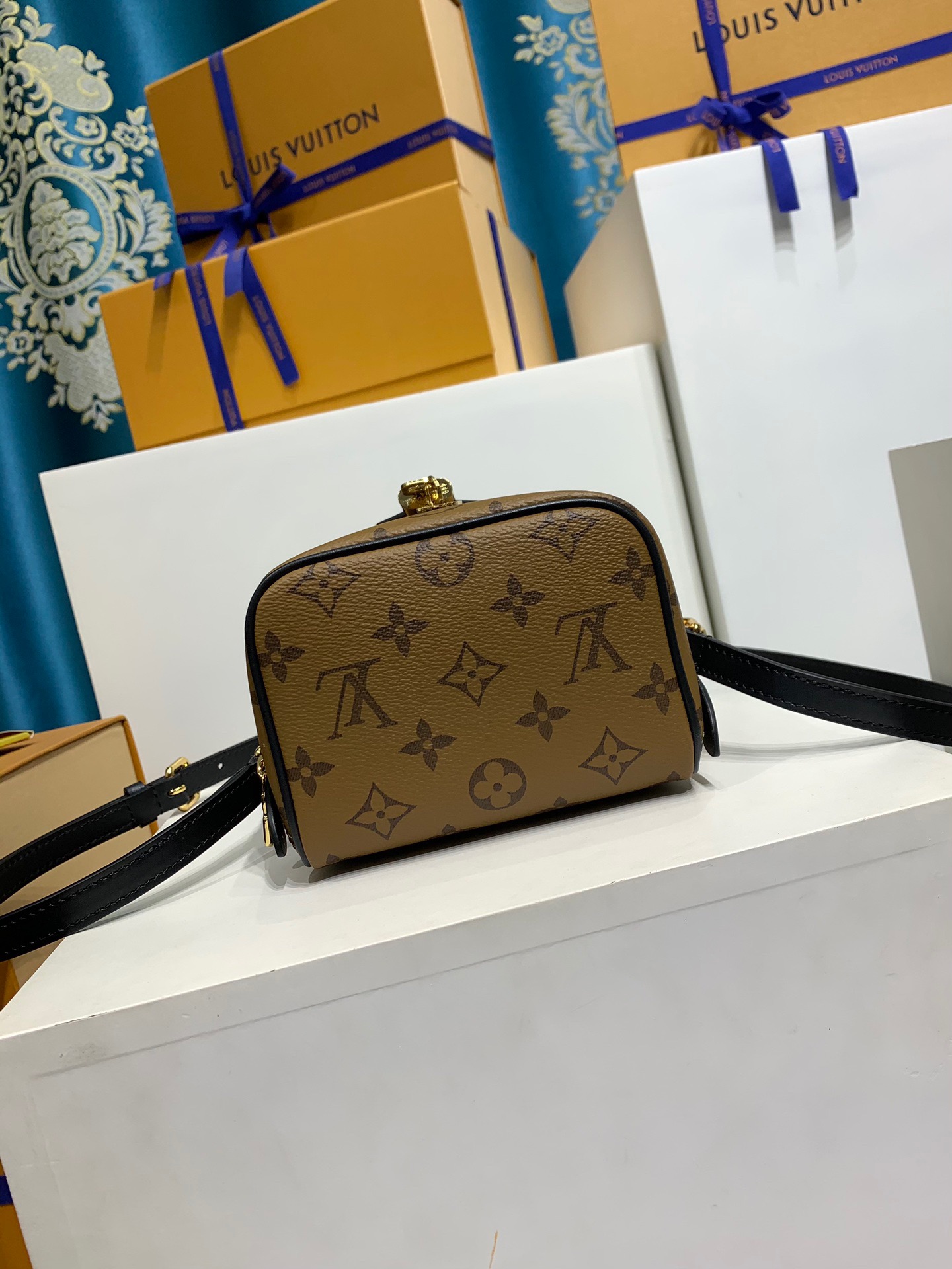 LOUIS VUITTON JUST IN CASE M47162