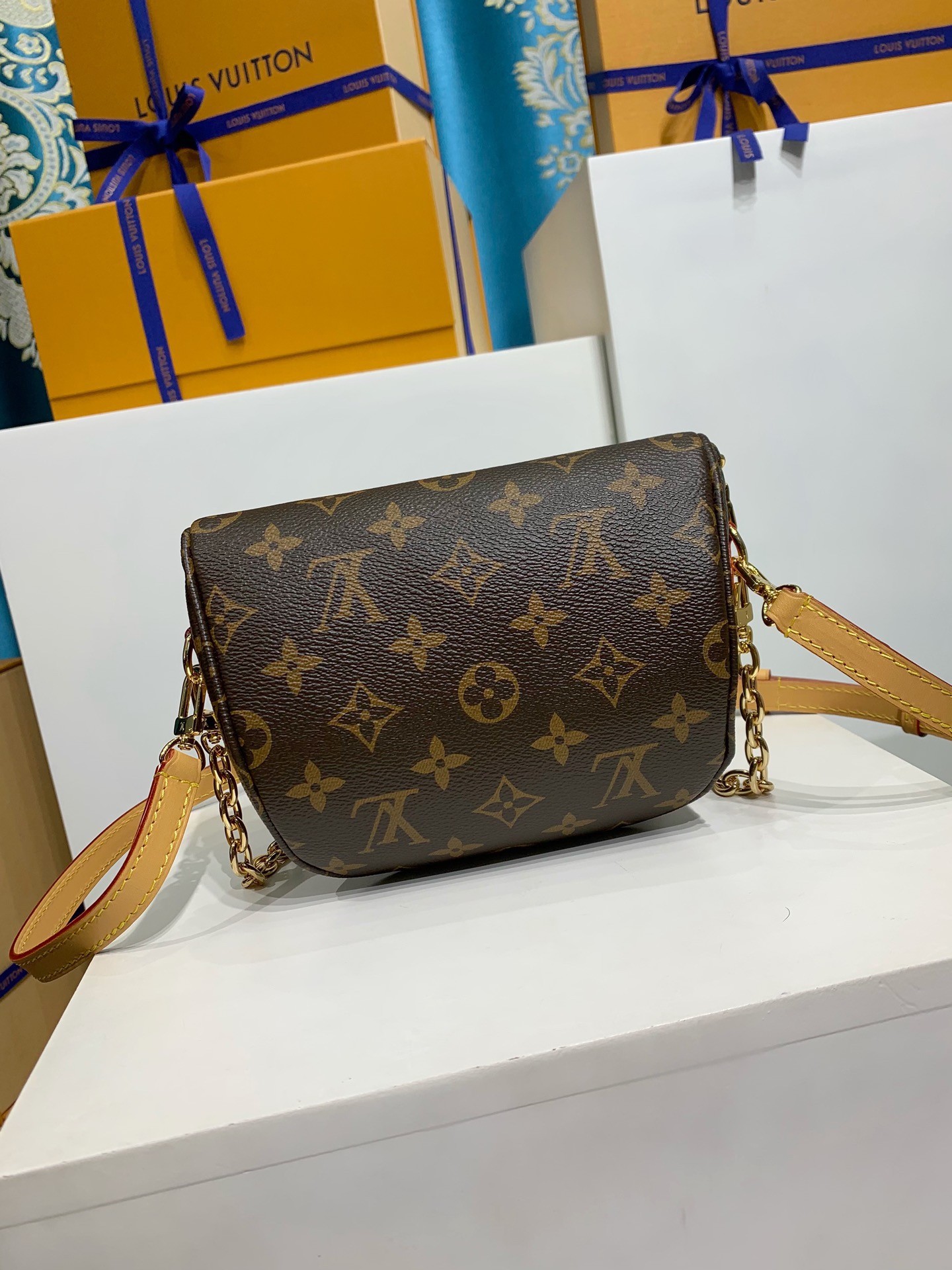 LOUIS VUITTON Mini Bumbag M82335