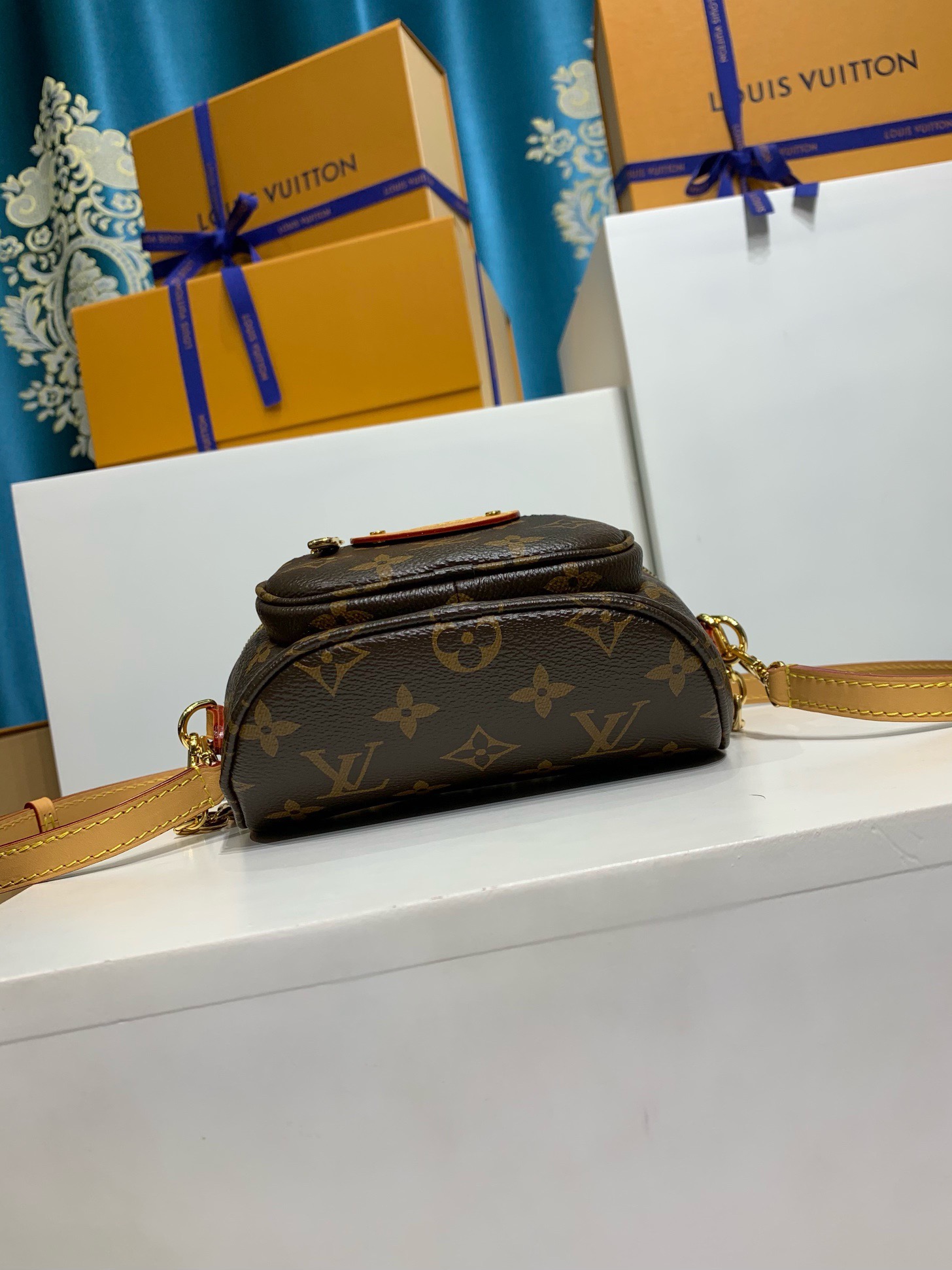 LOUIS VUITTON Mini Bumbag M82335