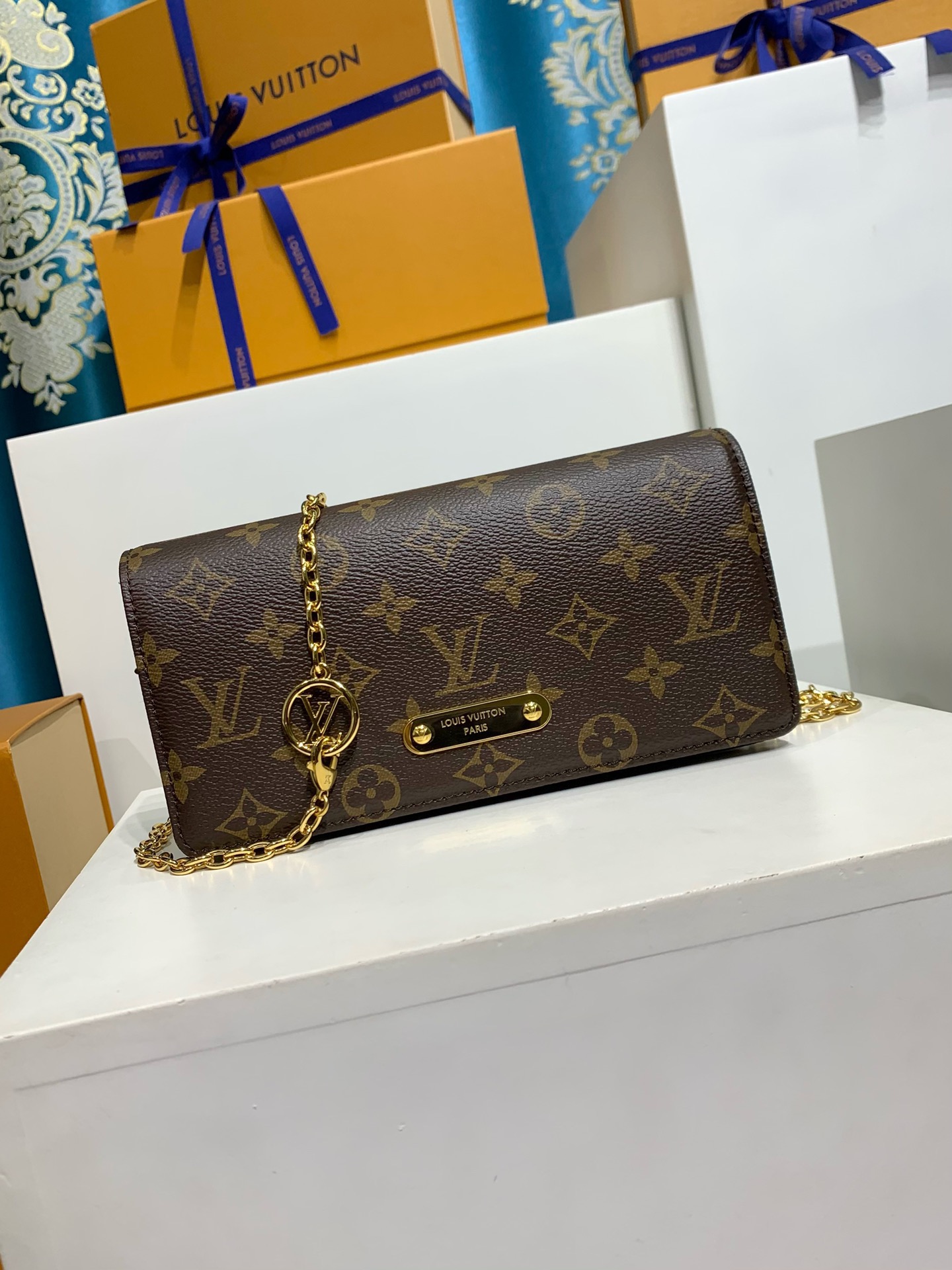 LOUIS VUITTON Lily Wallet On Chain Bag M82509