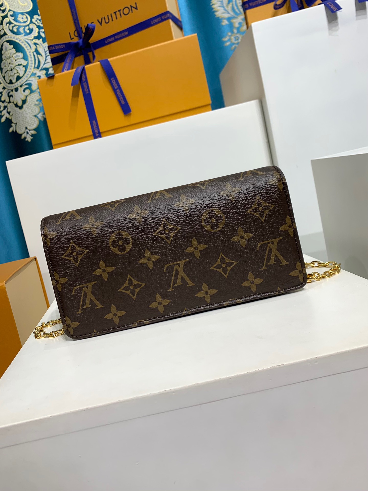 LOUIS VUITTON Lily Wallet On Chain Bag M82509