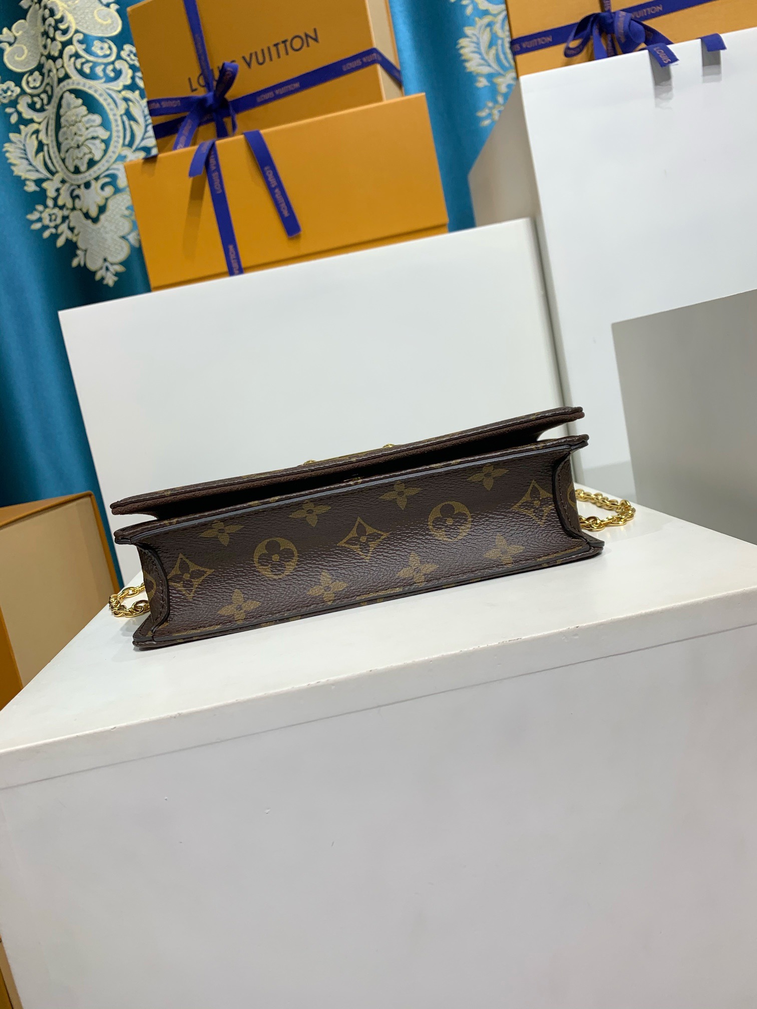 LOUIS VUITTON Lily Wallet On Chain Bag M82509