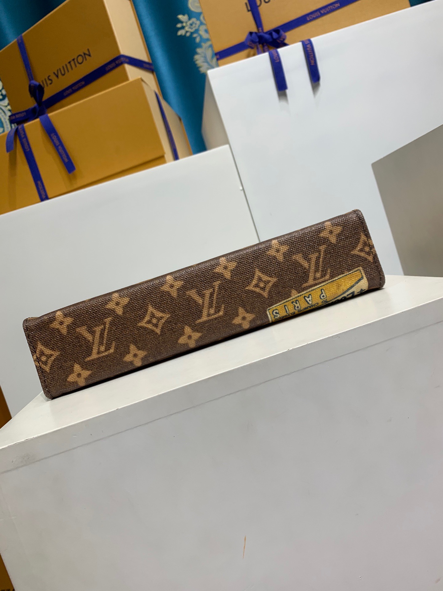 LOUIS VUITTON Toiletry Pouch M83487